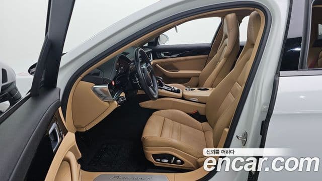 Porsche Panamera (971), 2018 10