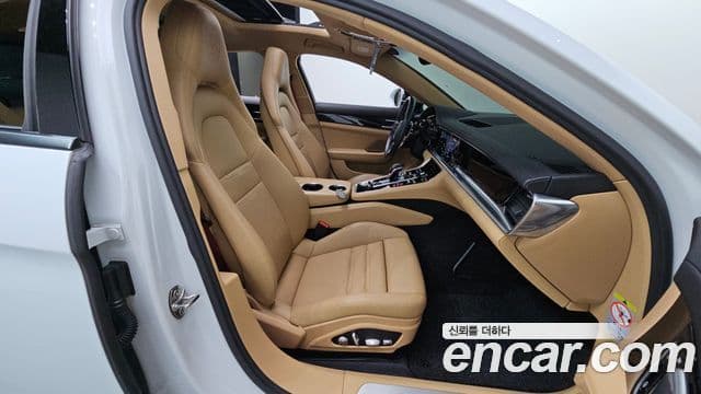 Porsche Panamera (971), 2018 11