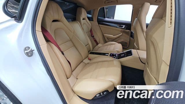 Porsche Panamera (971), 2018 12