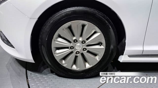 Hyundai LF Sonata гибрид Modern, 2016 все фото