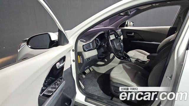 Kia Niro Noblesse, 2017 10