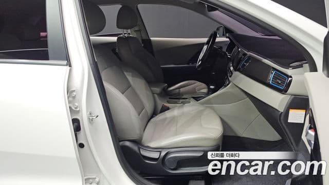 Kia Niro Noblesse, 2017 11