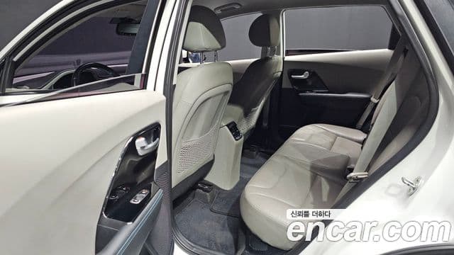 Kia Niro Noblesse, 2017 13