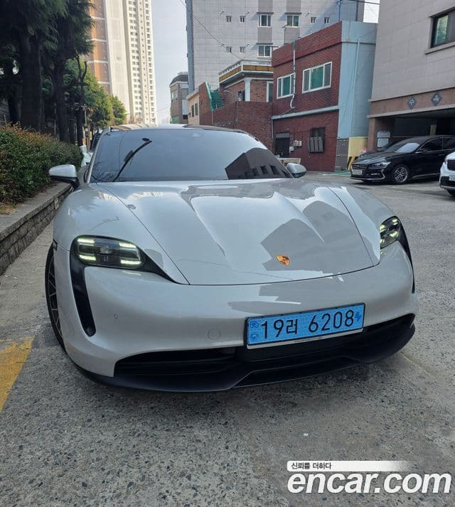 Porsche 타이칸 базовый, 2023 1