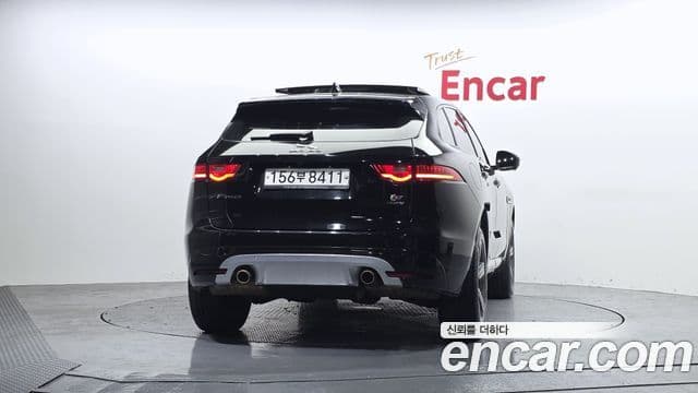 Jaguar F-PACE 30d S, 2017 4