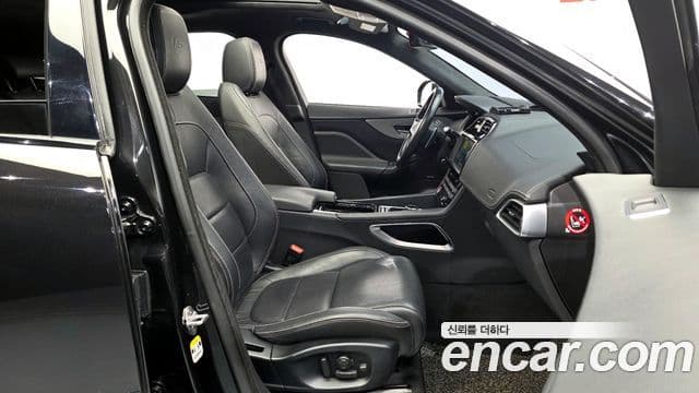 Jaguar F-PACE 30d S, 2017 11