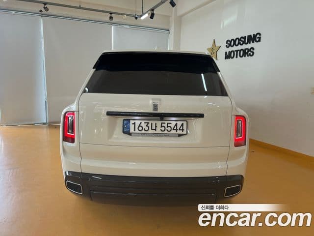 Rolls-Royce Cullinan, 2022 4