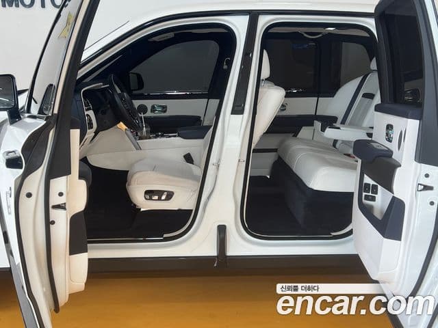 Rolls-Royce Cullinan, 2022 7