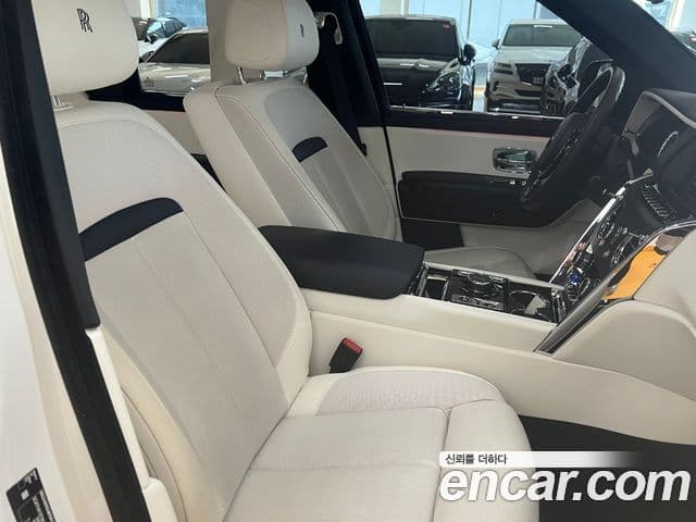 Rolls-Royce Cullinan, 2022 13