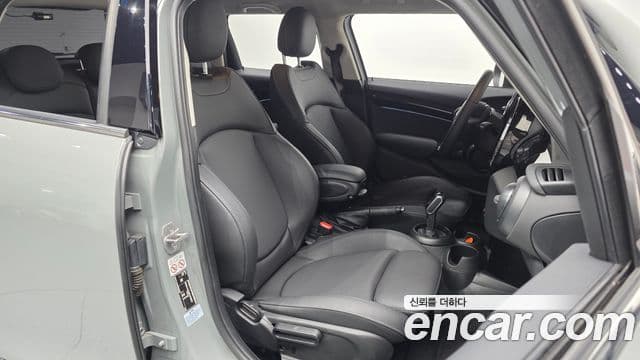 Mini Cooper 3세대, 2023 10