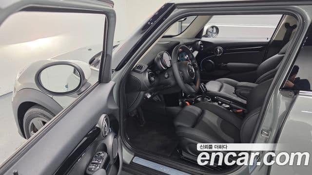 Mini Cooper 3세대, 2023 11