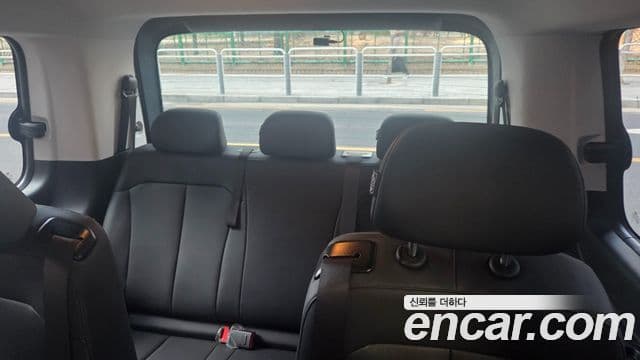 Hyundai Staria Modern, 2024 13