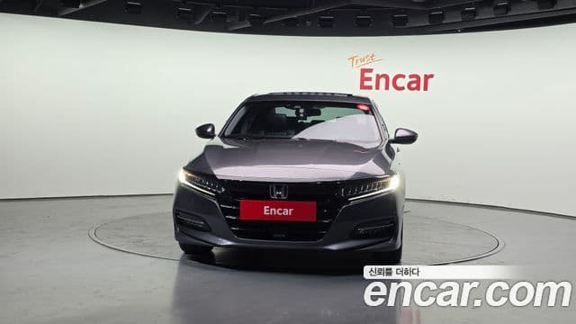 Honda Accord 10세대 2.0 гибрид Туринг (Touring), 2020 3