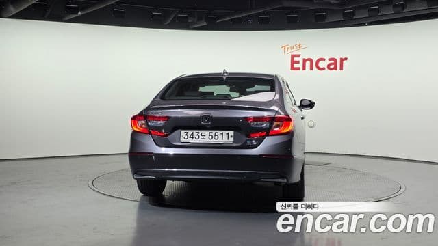 Honda Accord 10세대 2.0 гибрид Туринг (Touring), 2020 4