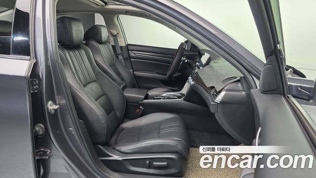 Honda Accord 10세대 2.0 гибрид Туринг (Touring), 2020 10