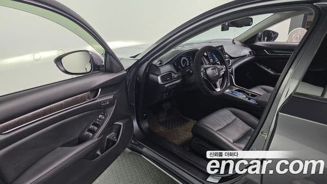 Honda Accord 10세대 2.0 гибрид Туринг (Touring), 2020 11
