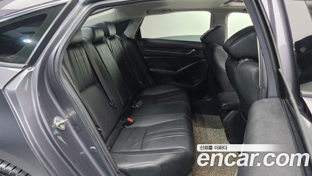 Honda Accord 10세대 2.0 гибрид Туринг (Touring), 2020 12