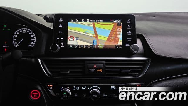 Honda Accord 10세대 2.0 гибрид Туринг (Touring), 2020 14