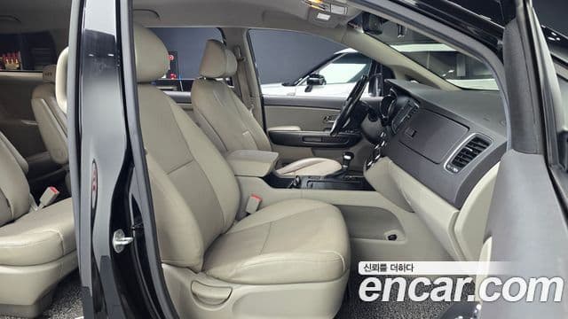 Kia All New Carnival Luxury, 2017 10