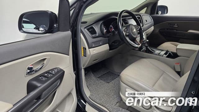 Kia All New Carnival Luxury, 2017 11