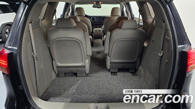 Kia All New Carnival Luxury, 2017 18