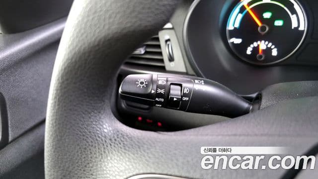 Kia K5 гибрид 2세대 Prestige, 2017 14