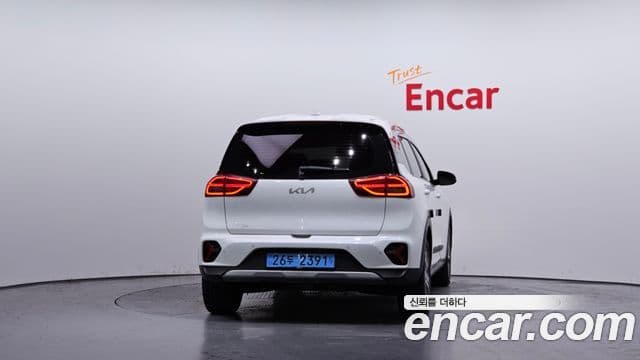 Kia Niro Plus Air (таксомоторный тип), 2023 4