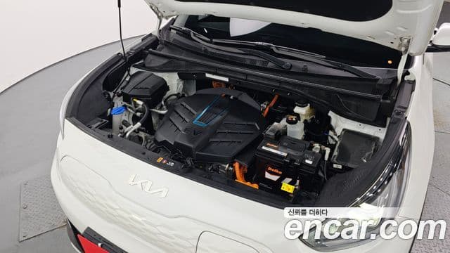 Kia Niro Plus Air (таксомоторный тип), 2023 6