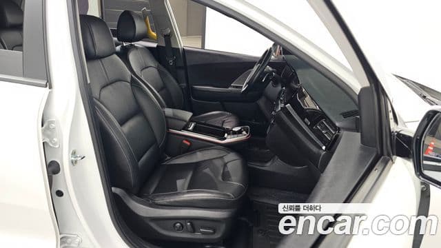 Kia Niro Plus Air (таксомоторный тип), 2023 11