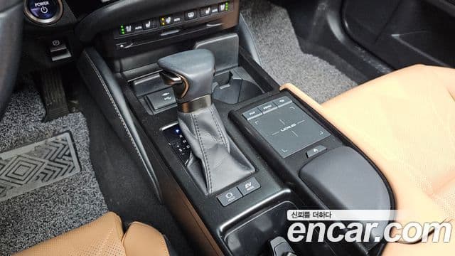 Lexus ES300h 7세대 Luxury Plus, 2022 9