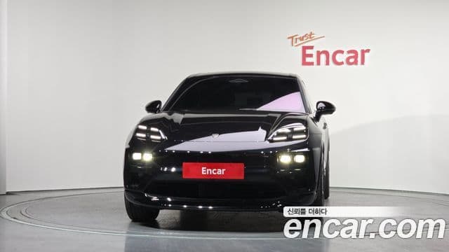 Porsche Macan EV турбо, 2025 3