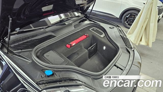 Porsche Macan EV турбо, 2025 6