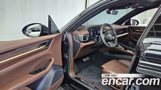 Porsche Macan EV турбо, 2025 10