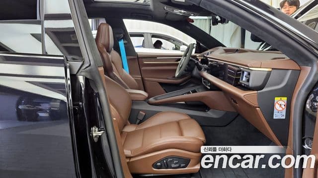 Porsche Macan EV турбо, 2025 11