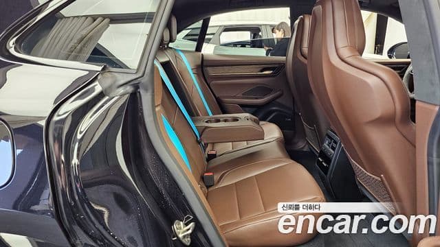 Porsche Macan EV турбо, 2025 12
