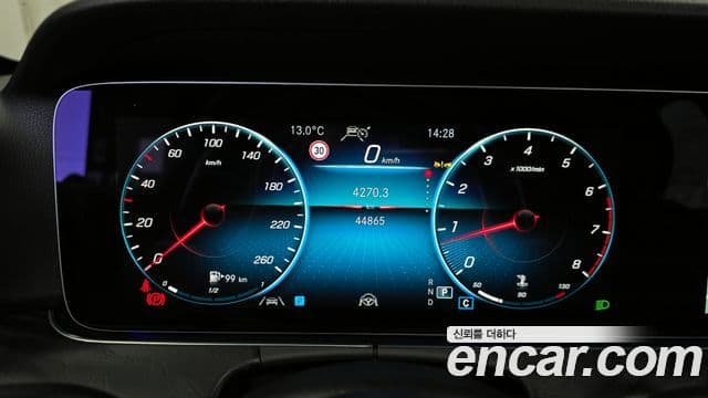 Mercedes-Benz E-класс W213 Avantgarde, 2023 8