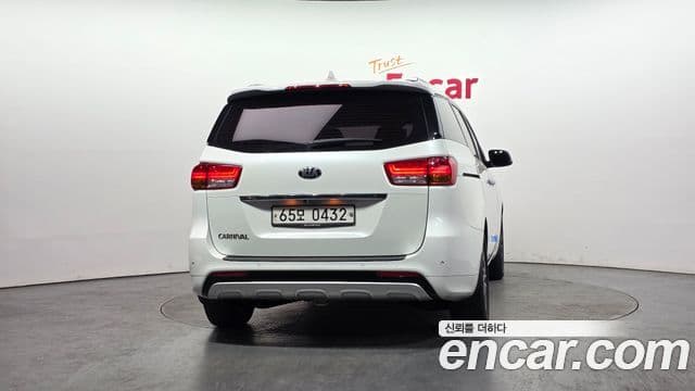 Kia All New Carnival Luxury, 2016 4