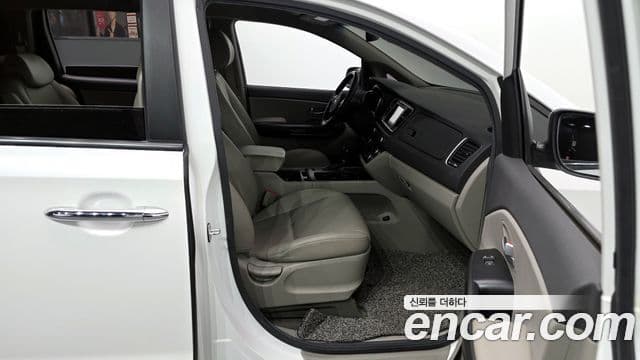 Kia All New Carnival Luxury, 2016 11