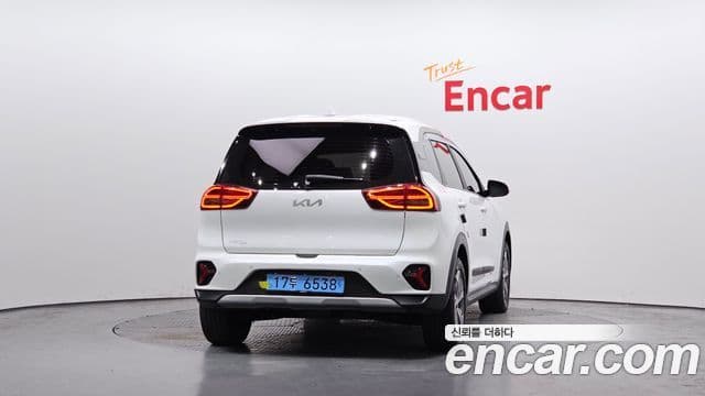 Kia Niro Plus Air (таксомоторный тип), 2023 4