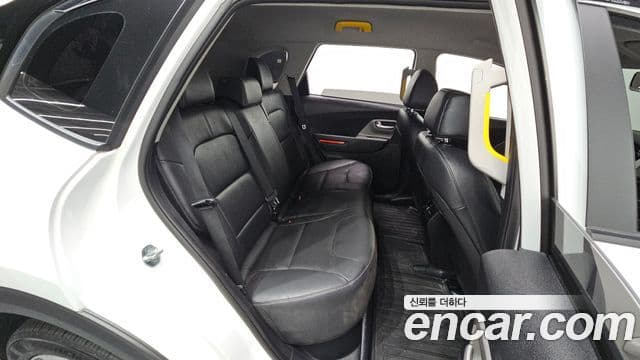 Kia Niro Plus Air (таксомоторный тип), 2023 12