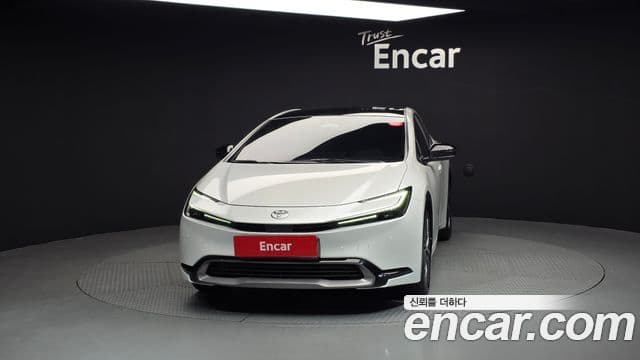 Toyota 프리우스 5세대 2.0 XLE, 2024 3