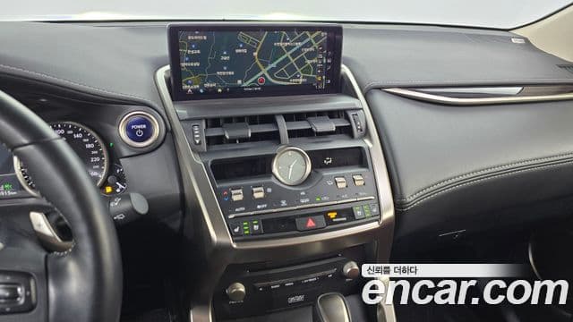 Lexus NX300h Executive, 2020 14