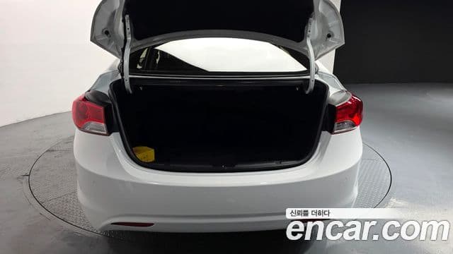 Hyundai Avante MD Premier, 2012 20