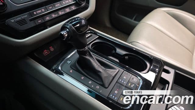 Kia All New Carnival Noblesse, 2016 9