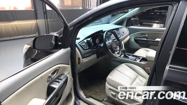 Kia All New Carnival Noblesse, 2016 10