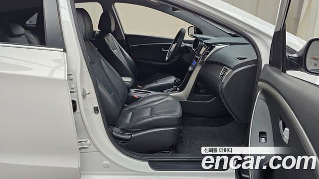 Hyundai i30(новый кузов / новое поколение) дизель 1.6 VGT Extreme, 2012 11