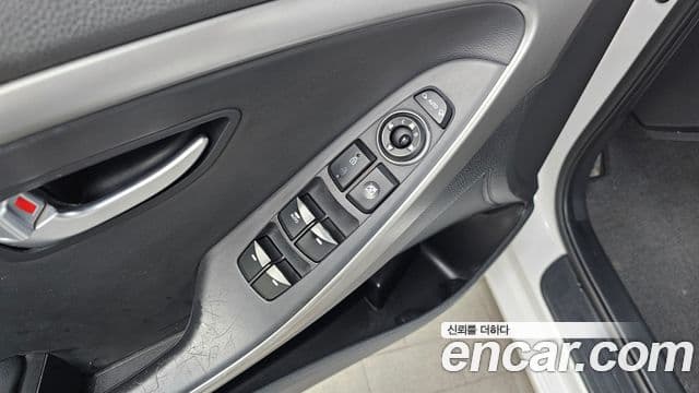 Hyundai i30(новый кузов / новое поколение) дизель 1.6 VGT Extreme, 2012 14