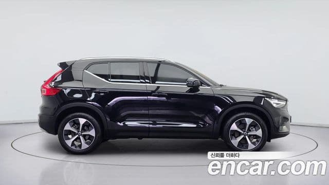 Volvo XC40 B4 Ultimate Bright, 2024 3