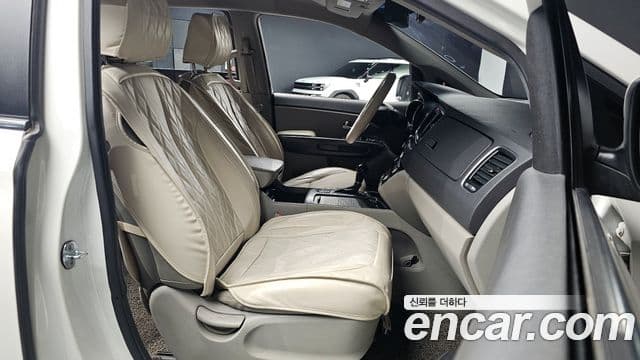 Kia All New Carnival Luxury, 2016 10