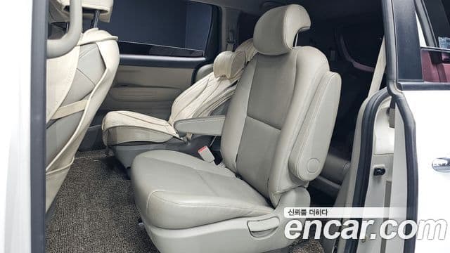 Kia All New Carnival Luxury, 2016 12